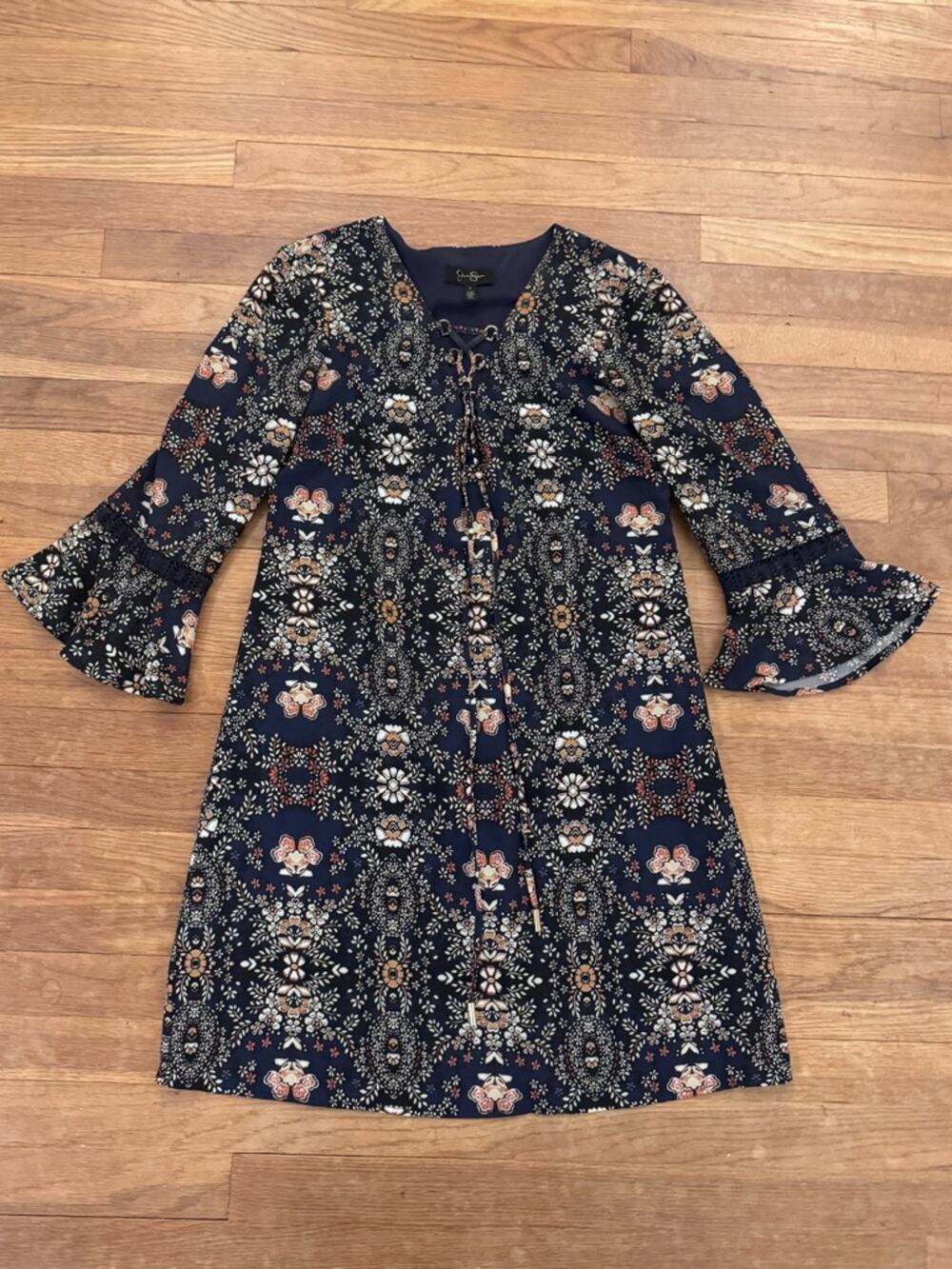 Jessica Simpson Women's Navy Floral Mini Dress - Size 8
b37